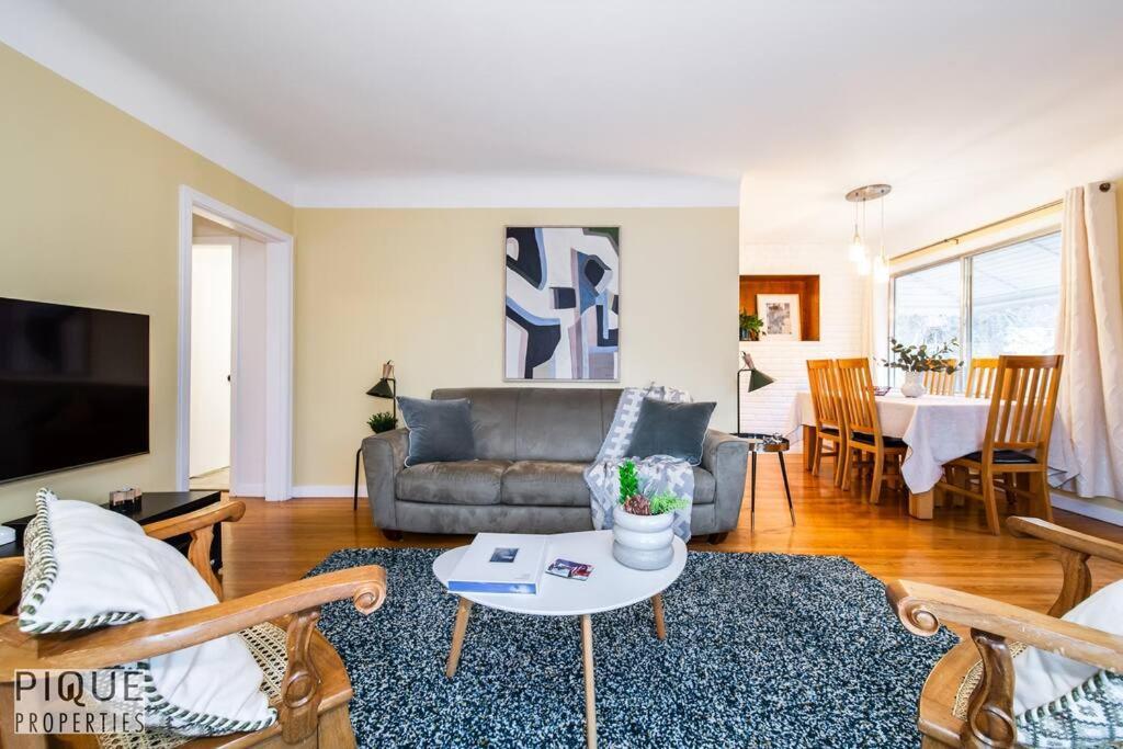 Casa Leblanc - Latin Vibes - Sleep 8 - Netflix - Long Term * Edmonton